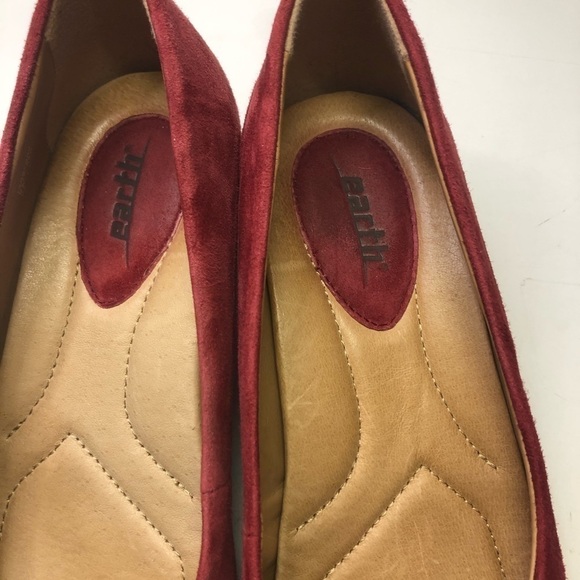 Earth Teaberry Deep Red Suede Wedge Heels, Size 7 - Picture 4 of 11